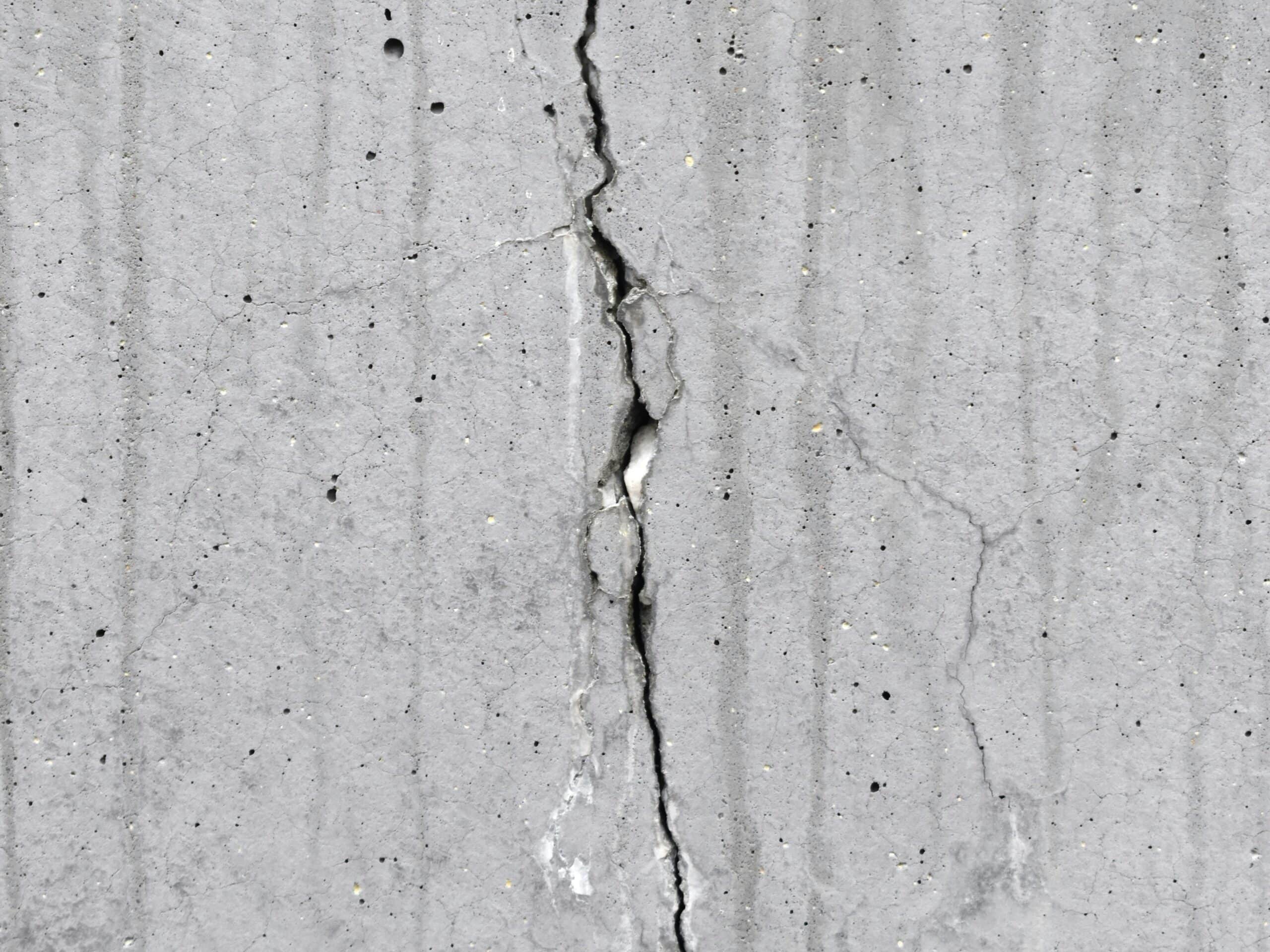 vertical foundation wall crack closeup
